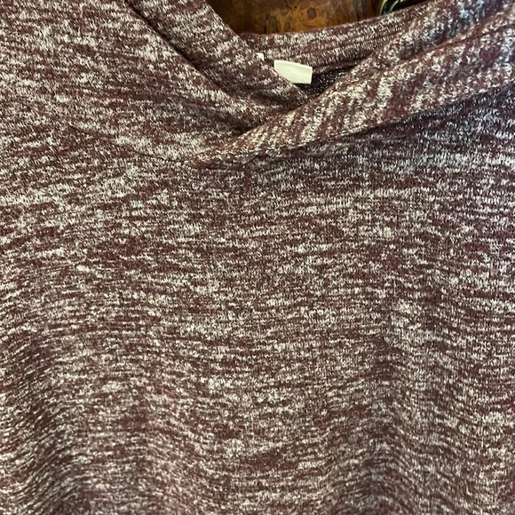 Gap woman’s maroon and grey long sleeve hooded sweatshirt - Picture 7 of 8